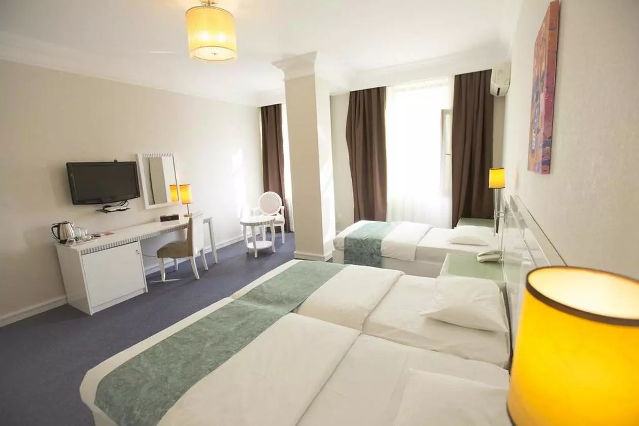 AMBER_SHABAVIZ (24).jpg